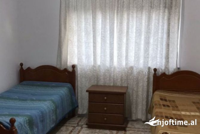 Shtepi me qera Apartament ne Tirane, 3+1, Mobilimi E mobiluar, Pagesa 60,000  Leke.