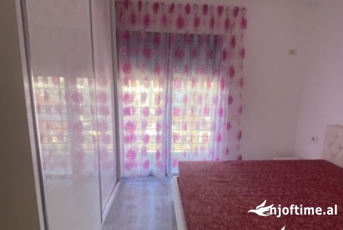 Shtepi me qera Apartament ne Tirane, 2+1, Mobilimi E mobiluar, Pagesa 700  Euro.