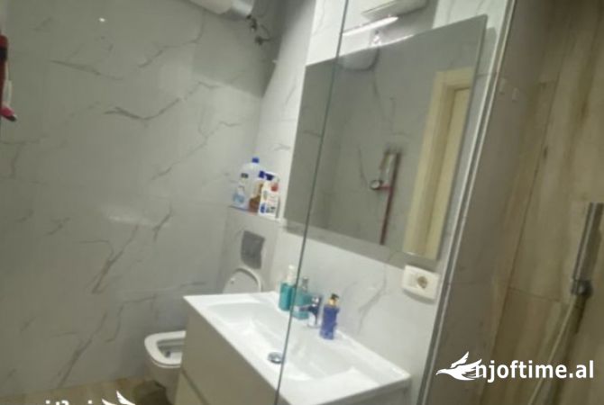 Shtepi me qera Apartament ne Tirane, 2+1, Mobilimi E mobiluar, Pagesa 700  Euro.