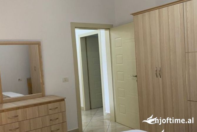 Shtepi me qera Shtepi Private ne Tirane, 1+1, Mobilimi E mobiluar, Pagesa 40,000  Leke.