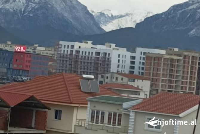 Shtepi me qera Apartament ne Tirane, 3+1, Mobilimi E mobiluar, Pagesa 50,000  Leke.