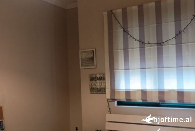 Shtepi me qera Apartament ne Tirane, 3+1, Mobilimi E mobiluar, Pagesa 50,000  Leke.