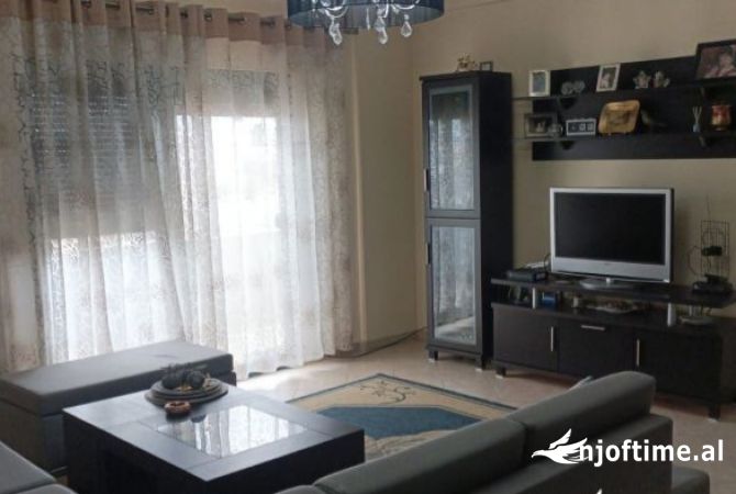 Shtepi me qera 3+1 ne Tirane - 50,000 Leke