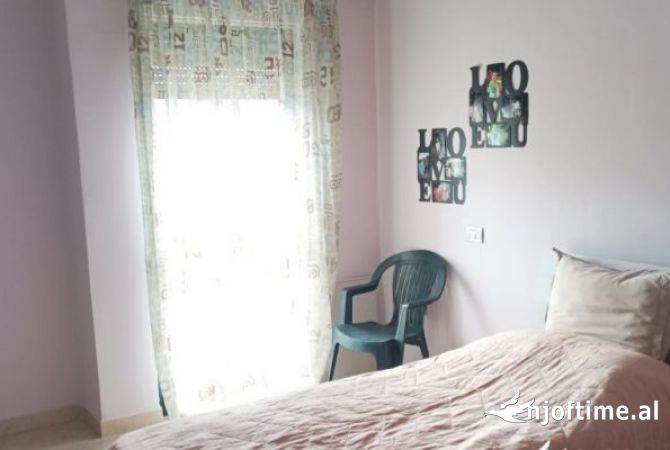 Shtepi me qera Apartament ne Tirane, 3+1, Mobilimi E mobiluar, Pagesa 50,000  Leke.