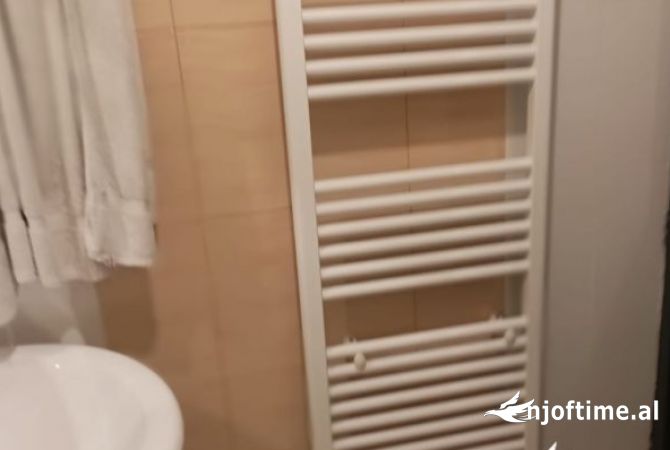 Shtepi me qera Apartament ne Tirane, 3+1, Mobilimi E mobiluar, Pagesa 50,000  Leke.