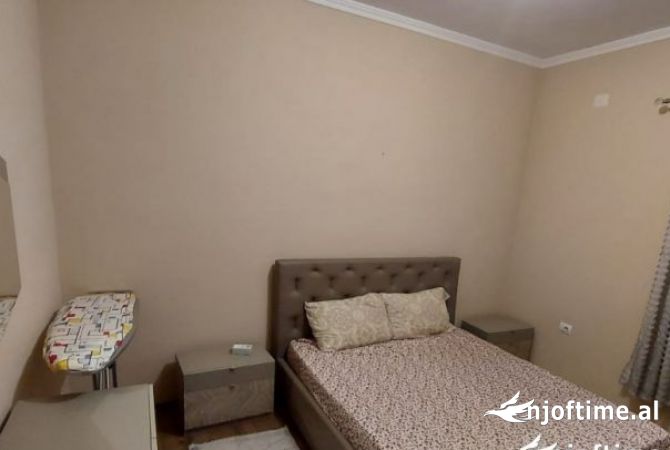 Shtepi me qera Shtepi Private ne Tirane, 2+1, Mobilimi E mobiluar, Pagesa 500  Euro.