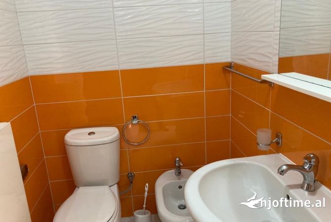 Shtepi me qera Apartament ne Tirane, 2+1, Mobilimi E mobiluar, Pagesa 670  Euro.