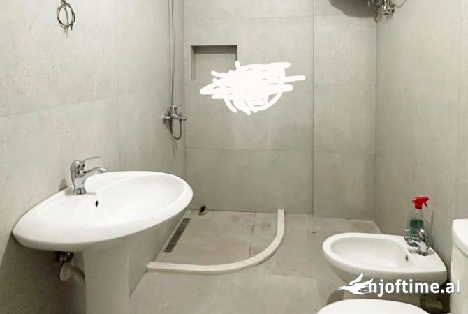 Shtepi me qera Apartament ne Tirane, 2+1, Mobilimi E mobiluar, Pagesa 45,000  Leke.