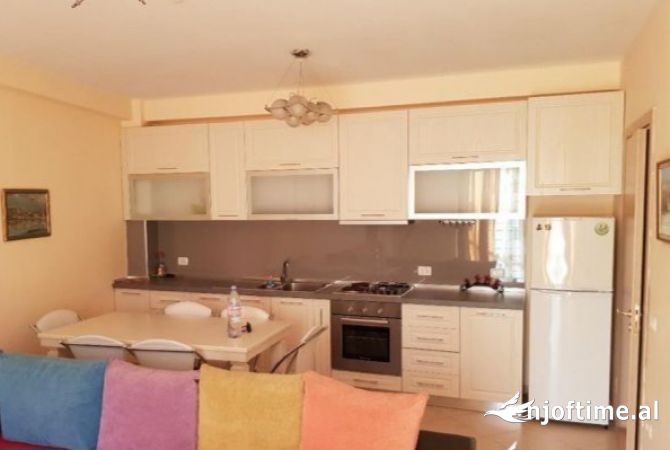 Shtepi me qera 2+1 ne Tirane - 670 Euro