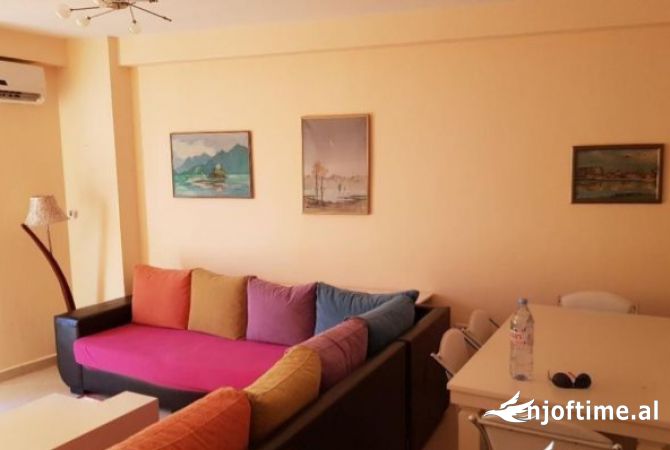 Shtepi me qera 2+1 ne Tirane - 670 Euro