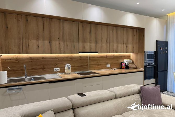 Shtepi ne shitje Apartament ne Tirane, 2+1, Mobilimi E mobiluar, Pagesa 209,000  Euro.