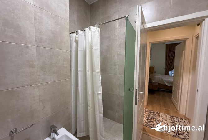 Shtepi ne shitje Apartament ne Tirane, 2+1, Mobilimi E mobiluar, Pagesa 209,000  Euro.