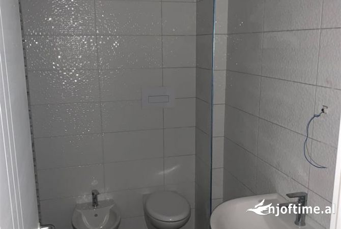 Shtepi me qera Apartament ne Tirane, 1+1, Mobilimi Bosh, pa mobiluar, Pagesa 400  Euro.