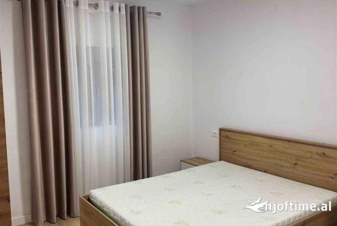 Shtepi me qera Apartament ne Tirane, 1+1, Mobilimi E mobiluar, Pagesa 400  Euro.