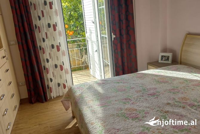 Shtepi me qera Shtepi Private ne Tirane, 2+1, Mobilimi E mobiluar, Pagesa 50,000  Leke.