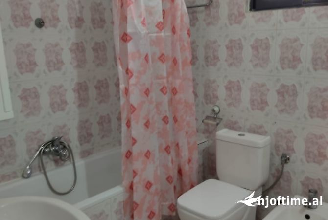 Shtepi me qera Apartament ne Tirane, 2+1, Mobilimi E mobiluar, Pagesa 38,000  Leke.