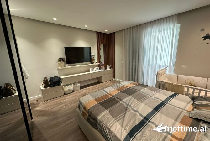 Shtepi ne shitje Apartament ne Tirane, 2+1, Mobilimi E mobiluar, Pagesa 190,000  Euro.