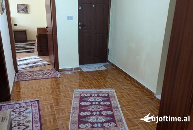 Shtepi me qera Apartament ne Tirane, 2+1, Mobilimi E mobiluar, Pagesa 620  Euro.