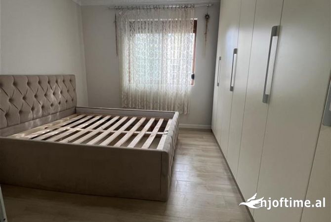 Shtepi ne shitje Apartament ne Tirane, 1+1, Mobilimi E mobiluar, Pagesa 90,000  Euro.