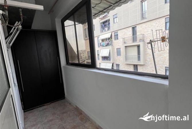 Shtepi ne shitje Apartament ne Tirane, 1+1, Mobilimi E mobiluar, Pagesa 90,000  Euro.