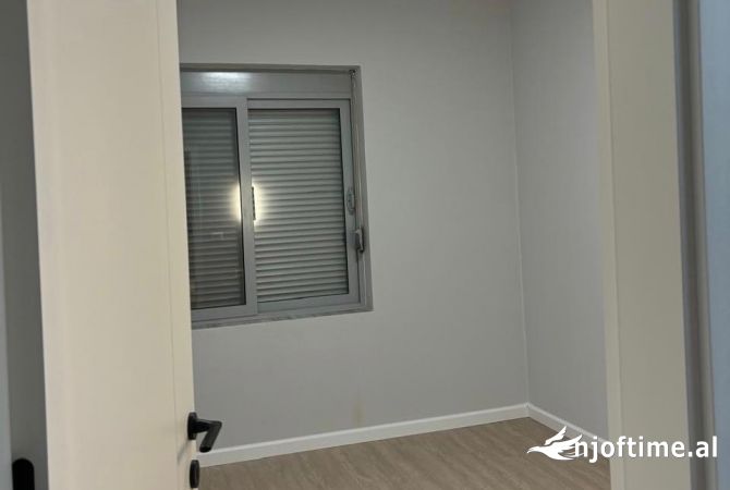 Shtepi me qera Apartament ne Tirane, 2+1, Mobilimi Pjeserisht e mobiluar, Pagesa 70,000  Leke.