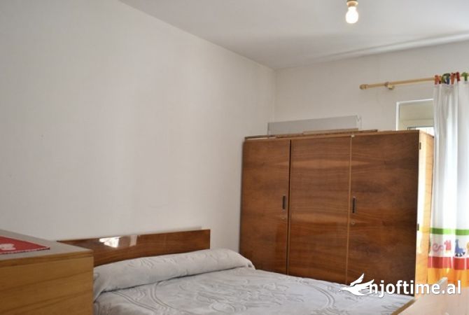 Shtepi me qera Apartament ne Tirane, 2+1, Mobilimi E mobiluar, Pagesa 500  Euro.