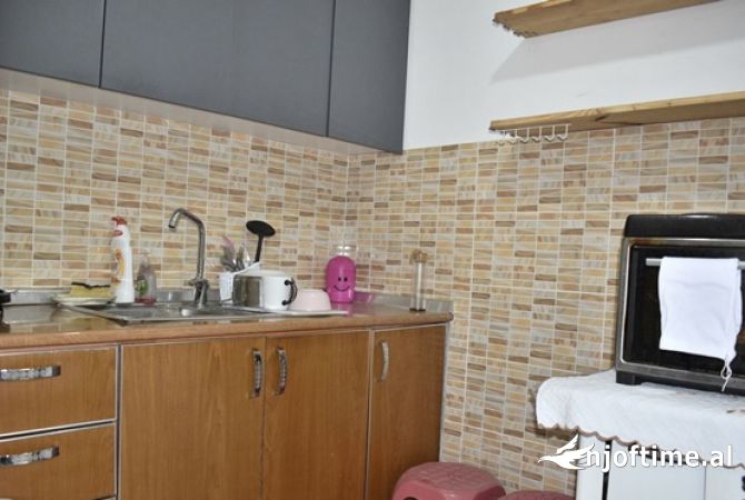 Shtepi me qera Apartament ne Tirane, 2+1, Mobilimi E mobiluar, Pagesa 500  Euro.