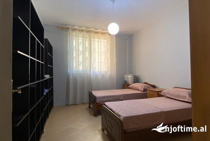 Shtepi me qera Shtepi Private ne Tirane, 3+1, Mobilimi E mobiluar, Pagesa 500  Euro.