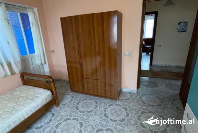 Shtepi me qera Apartament ne Tirane, 4+1, Mobilimi E mobiluar, Pagesa 40,000  Leke.