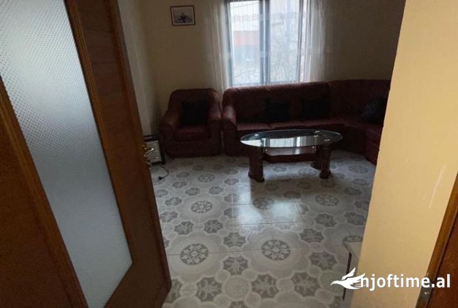 Shtepi me qera 4+1 ne Tirane - 40,000 Leke