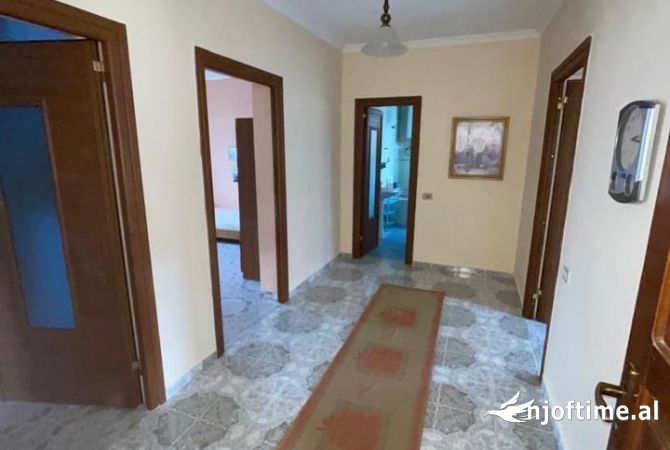 Shtepi me qera 4+1 ne Tirane - 40,000 Leke