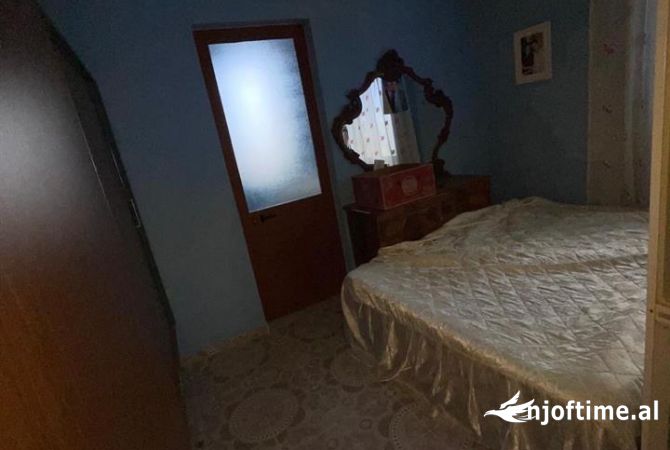 Shtepi me qera Apartament ne Tirane, 4+1, Mobilimi E mobiluar, Pagesa 40,000  Leke.