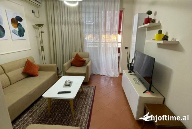 Shtepi me qera 2+1 ne Tirane - 800 Euro