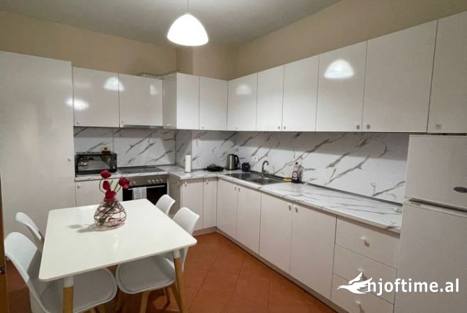 Shtepi me qera 2+1 ne Tirane - 800 Euro