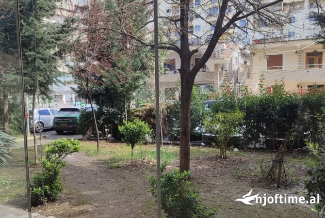 Ambient biznesi me qera 1+1 ne Tirane - 35,000 Leke