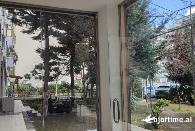 Ambient biznesi me qera 1+1 ne Tirane - 35,000 Leke