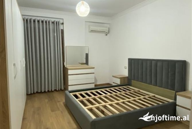 Shtepi me qera Apartament ne Tirane, 1+1, Mobilimi E mobiluar, Pagesa 550  Euro.