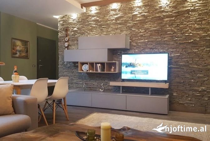 Shtepi me qera 2+1 ne Tirane - 680 Euro