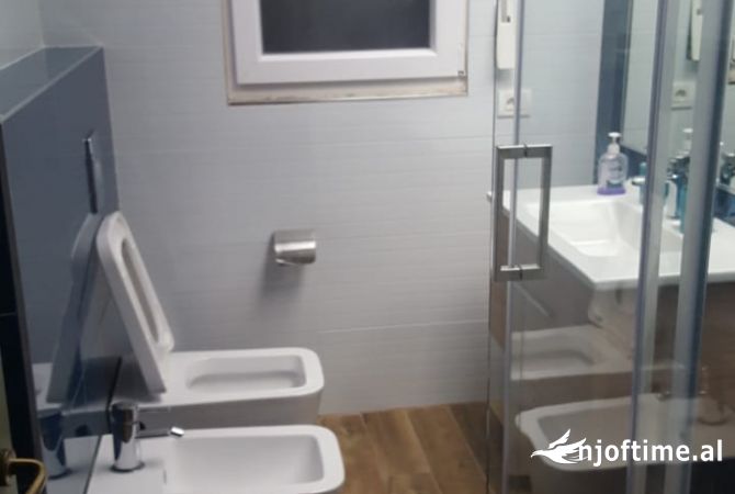 Shtepi me qera Apartament ne Tirane, 2+1, Mobilimi E mobiluar, Pagesa 680  Euro.