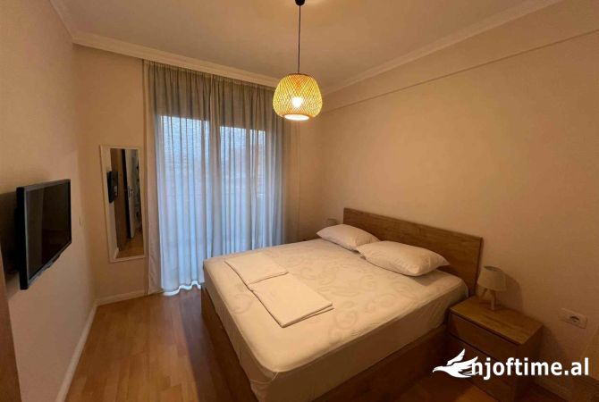 Shtepi me qera Apartament ne Tirane, 2+1, Mobilimi E mobiluar, Pagesa 800  Euro.