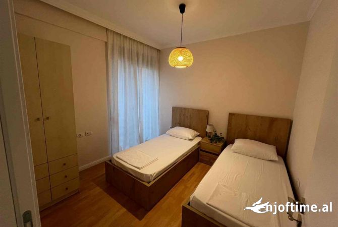 Shtepi me qera Apartament ne Tirane, 2+1, Mobilimi E mobiluar, Pagesa 800  Euro.