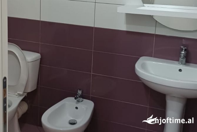 Shtepi me qera Apartament ne Tirane, 1+1, Mobilimi E mobiluar, Pagesa 45,000  Leke.