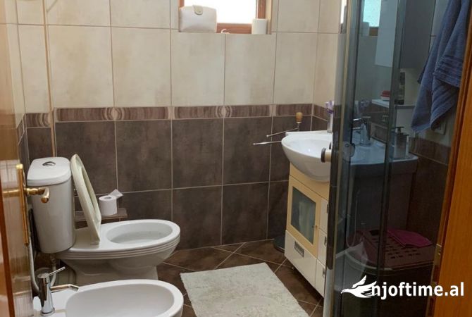 Shtepi me qera Shtepi Private ne Tirane, 2+1, Mobilimi E mobiluar, Pagesa 550  Euro.