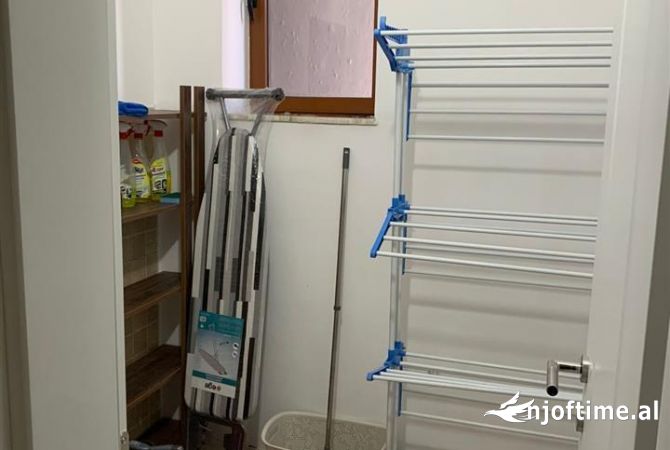 Shtepi me qera Apartament ne Tirane, 3+1, Mobilimi E mobiluar, Pagesa 700  Euro.
