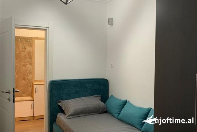 Shtepi me qera Apartament ne Tirane, 3+1, Mobilimi E mobiluar, Pagesa 700  Euro.