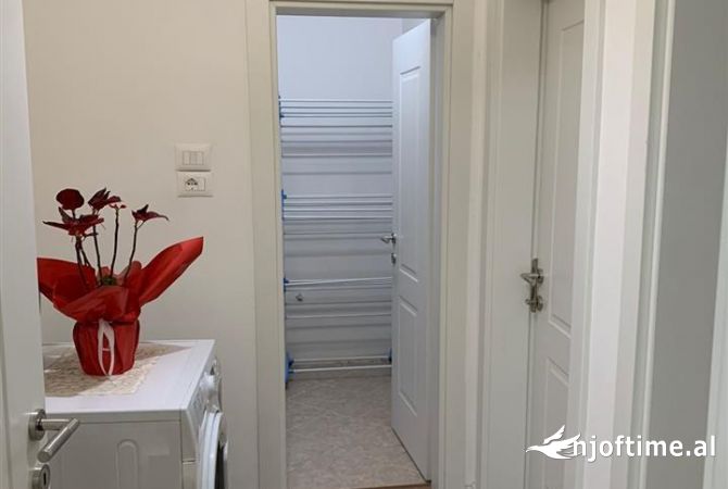 Shtepi me qera Apartament ne Tirane, 3+1, Mobilimi E mobiluar, Pagesa 700  Euro.