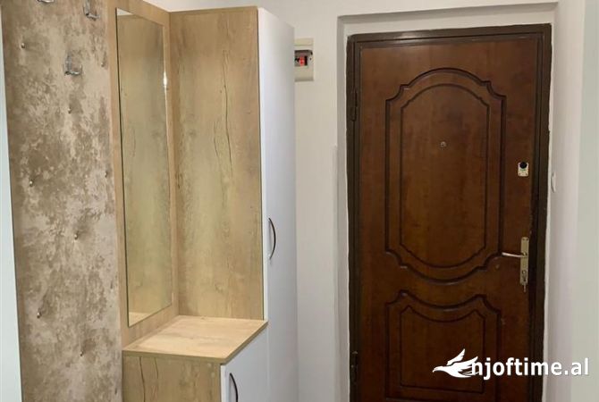Shtepi me qera Apartament ne Tirane, 3+1, Mobilimi E mobiluar, Pagesa 700  Euro.