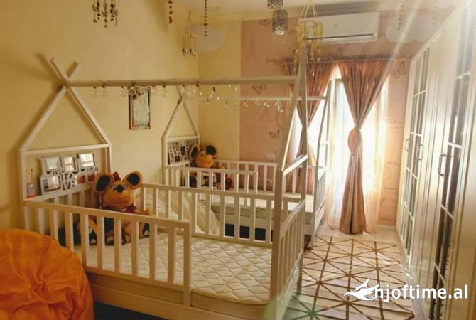 Shtepi ne shitje Apartament ne Tirane, 2+1, Mobilimi E mobiluar, Pagesa 179,000  Euro.