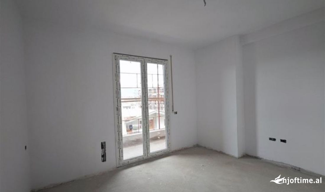 Shtepi ne shitje Apartament ne Tirane, 1+1, Mobilimi Bosh, pa mobiluar, Pagesa 82,500  Euro.