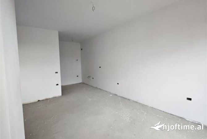 Shtepi ne shitje Apartament ne Tirane, 1+1, Mobilimi Bosh, pa mobiluar, Pagesa 82,500  Euro.